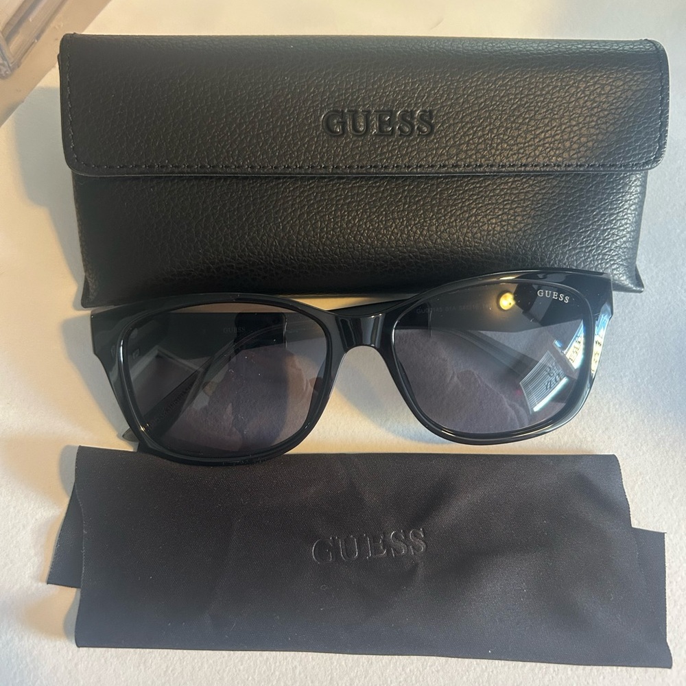 GUESS Black Sunglasses With Glitter Arms